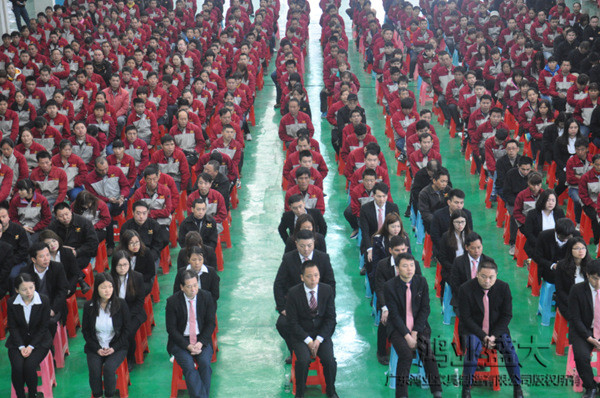 正月15早上，鴻業(yè)家具舉行員工開(kāi)工大會(huì)。